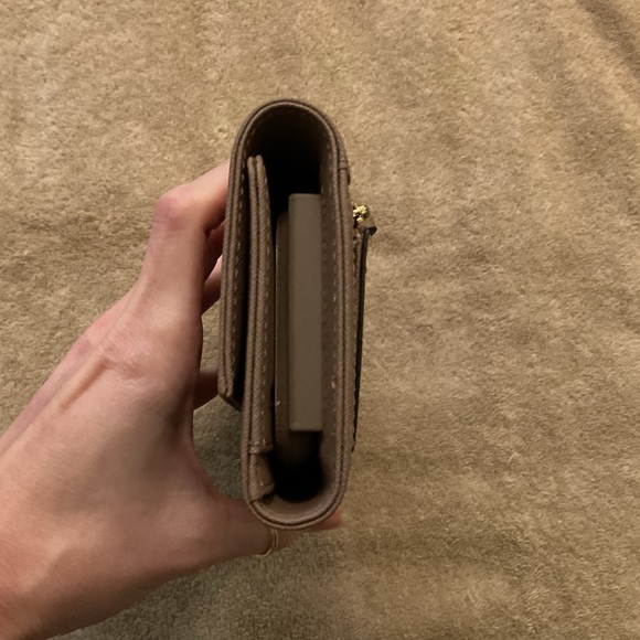 EUC Kate Spade New York Saffiano Leather iPhone Folio Wallet - Picture 2 of 12